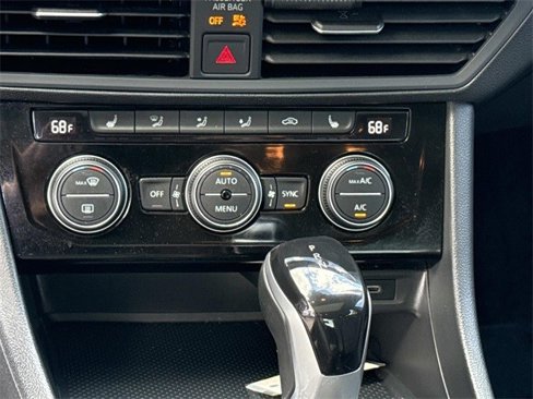 Used 2022 Volkswagen Jetta SE image 22