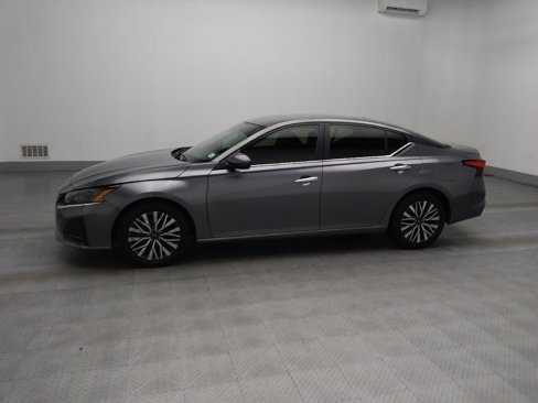 Used 2023 Nissan Altima 2.5 SV image 2
