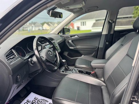 Used 2018 Volkswagen Tiguan SE w/ 3rd Row Seat Package image 12