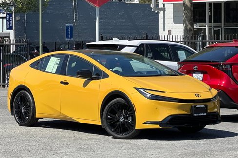 Used 2025 Toyota Prius image 2