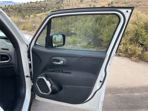 Used 2021 Jeep Renegade Latitude image 24