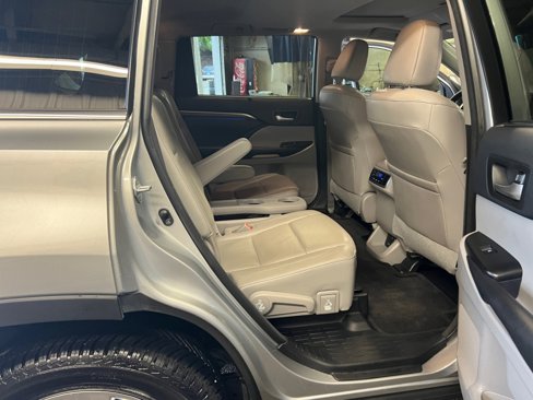 Used 2017 Toyota Highlander Limited image 33