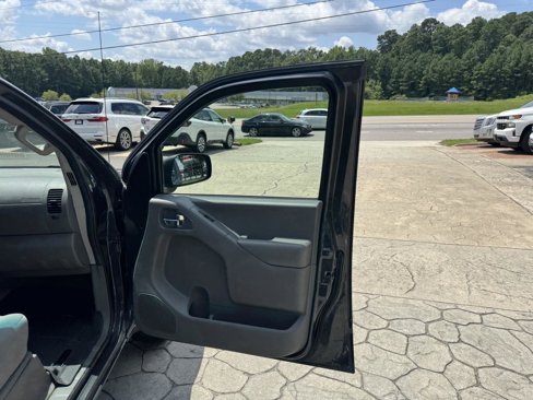 Used 2015 Nissan Frontier SV image 15