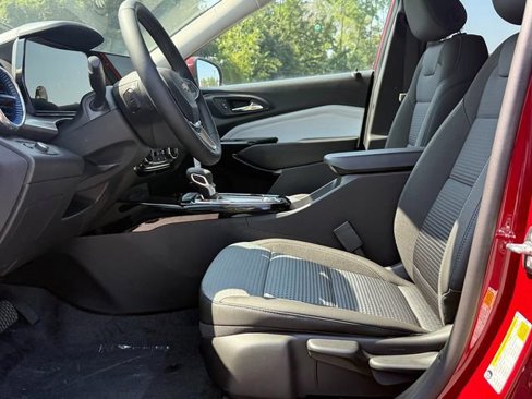 New 2025 Chevrolet Trax LT w/ Driver Confidence Package image 18