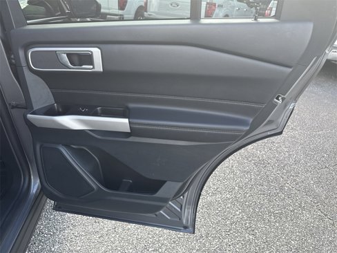 Used 2021 Ford Explorer XLT image 15