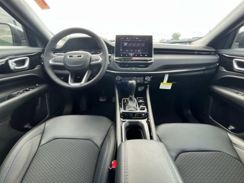 New 2025 Jeep Compass Latitude w/ Altitude Special Edition image 13