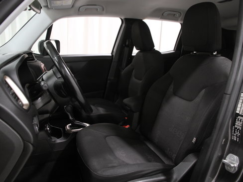 Used 2017 Jeep Renegade Latitude w/ Cold Weather Group image 5