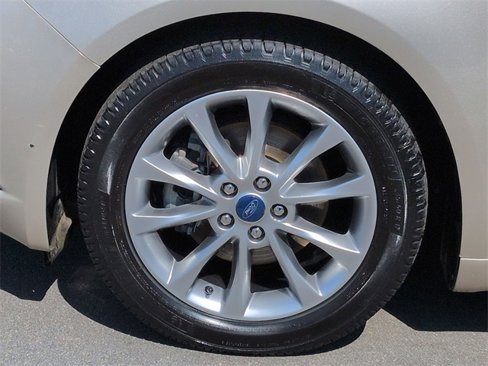 Used 2017 Ford Fusion SE w/ Fusion SE Technology Package image 17
