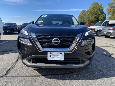 Used 2023 Nissan Rogue SV image 2