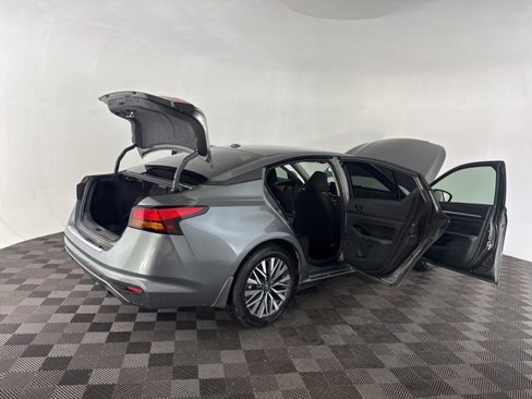 Used 2023 Nissan Altima 2.5 SV w/ SV Premium Package image 16