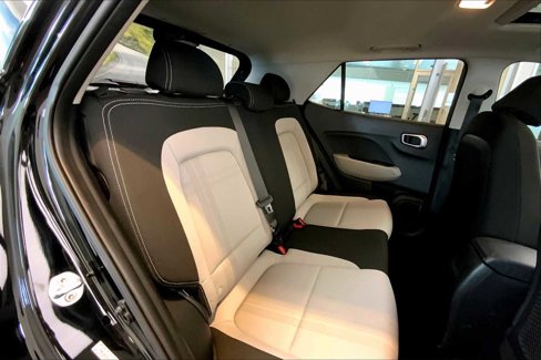 Used 2023 Hyundai Venue SEL image 18