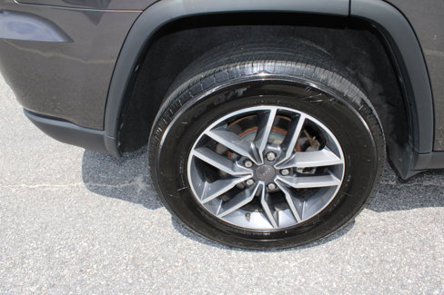 Used 2019 Jeep Grand Cherokee Limited image 14