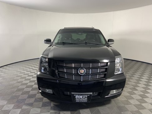 Used 2013 Cadillac Escalade Premium image 4