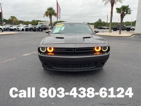Used 2015 Dodge Challenger SXT image 30