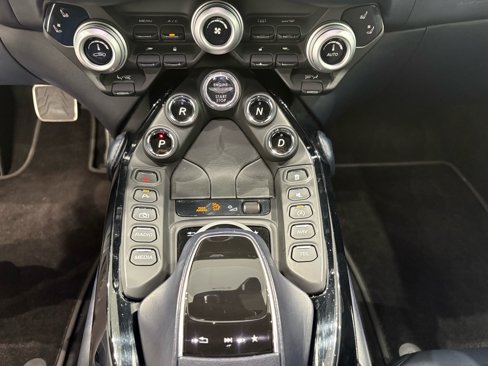Used 2019 Aston Martin V8 Vantage Coupe image 15