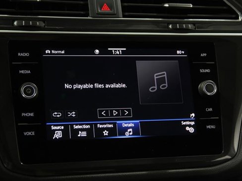 Used 2023 Volkswagen Tiguan SE w/ Panoramic Sunroof Package image 11