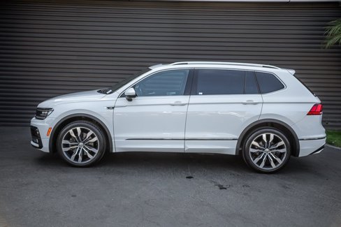 Used 2018 Volkswagen Tiguan SEL Premium w/ R-Line Package image 2