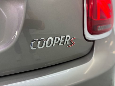 Used 2019 MINI Cooper S w/ Signature Upholstery Package image 38