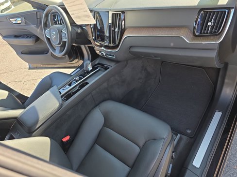 Certified 2022 Volvo XC60 B5 Momentum w/ Climate Package image 13