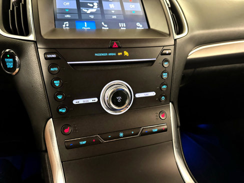 Used 2019 Ford Edge Titanium image 24