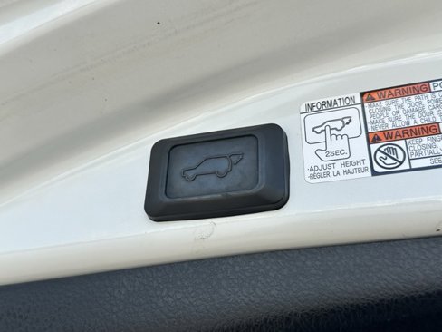 Used 2018 Toyota RAV4 Limited image 27