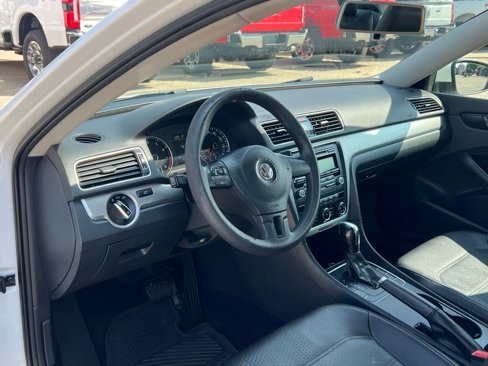 Used 2013 Volkswagen Passat Wolfsburg Edition image 12