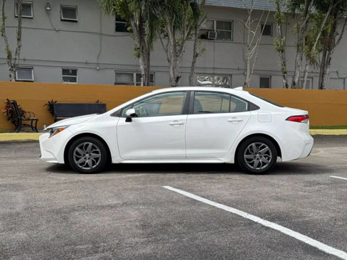Used 2020 Toyota Corolla LE image 8