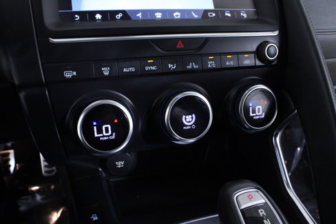 Used 2018 Jaguar E-PACE SE image 28