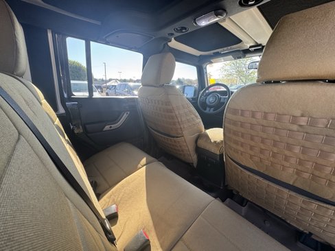 Used 2016 Jeep Wrangler Unlimited Sahara image 13