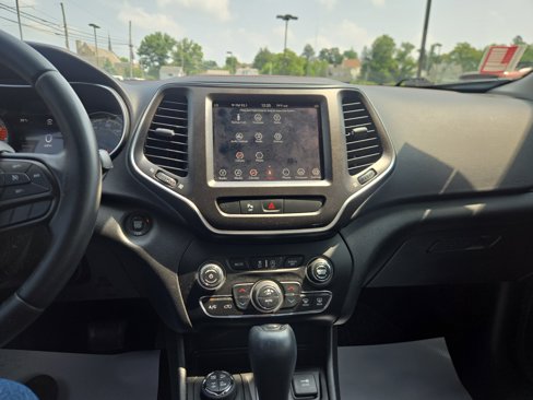 Used 2019 Jeep Cherokee Trailhawk image 24