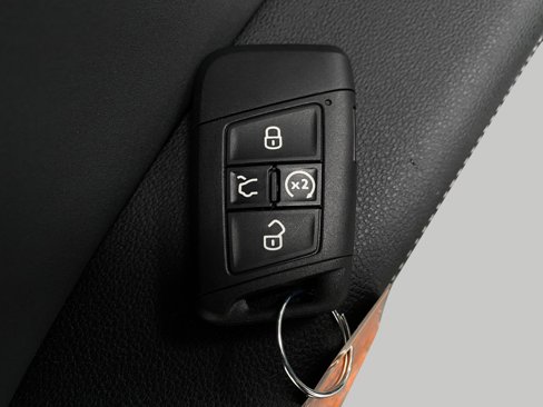 New 2025 Volkswagen Taos SE image 28