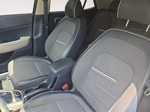 Used 2021 Hyundai Venue image 11