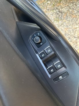 Used 2021 Volkswagen Jetta SE w/ SE Cold Weather Package image 12
