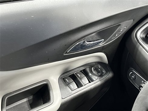 Used 2018 Chevrolet Equinox LS image 19
