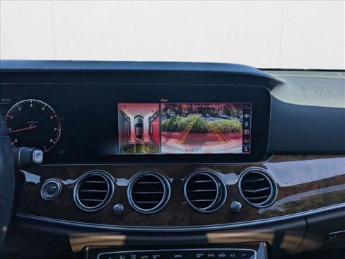 Used 2019 Mercedes-Benz E 300 image 7