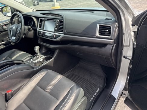 Used 2017 Toyota Highlander SE image 20