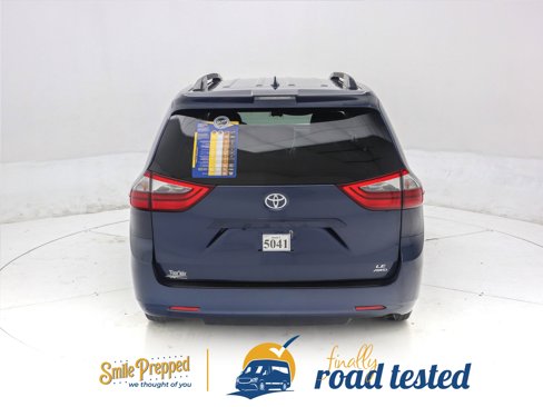 Used 2020 Toyota Sienna LE image 5