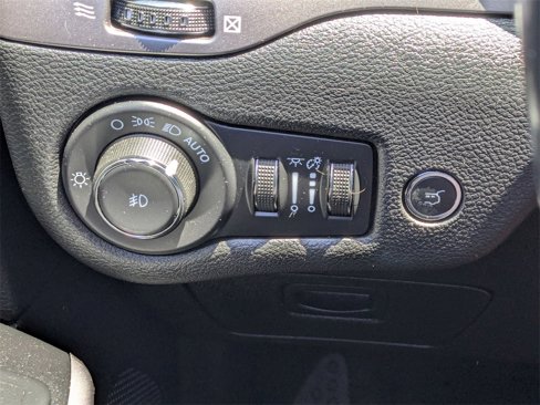 Certified 2021 Jeep Cherokee Latitude Lux w/ Sun & Sound Group image 13
