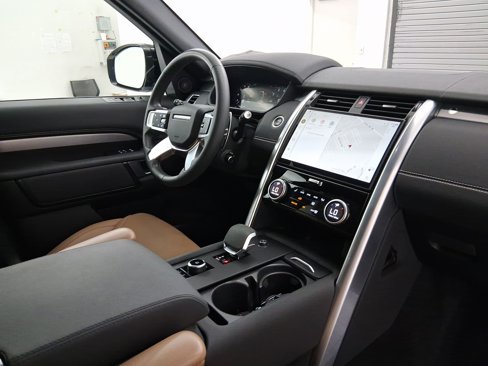 Used 2024 Land Rover Discovery Dynamic SE image 22