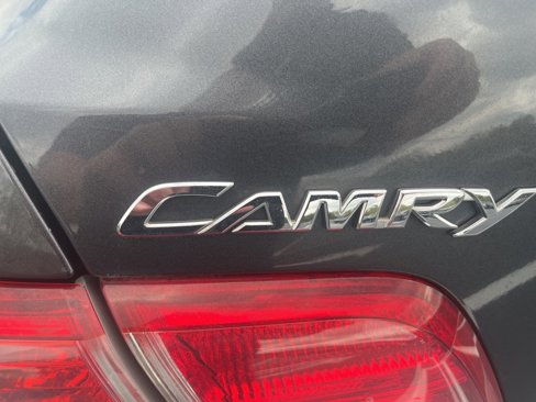 Used 2010 Toyota Camry XLE image 4