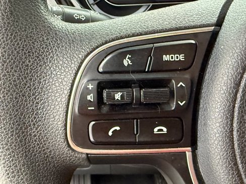 Used 2022 Kia Niro LX image 11