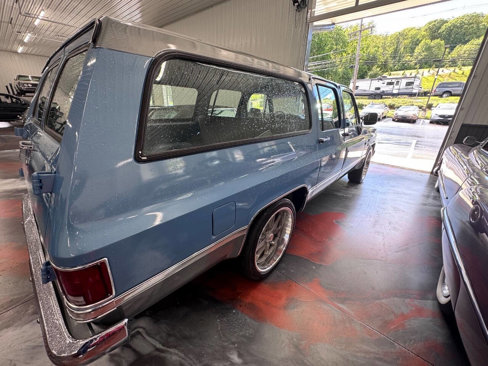 Used 1986 Chevrolet Suburban 2WD image 9