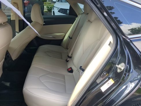 Used 2019 Toyota Avalon XLE image 12