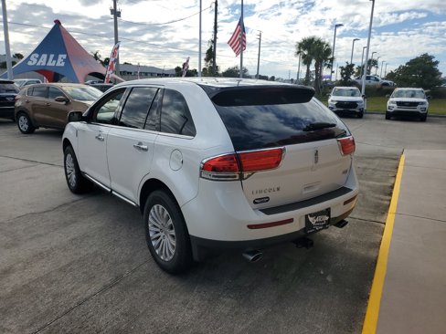 Used 2013 Lincoln MKX FWD image 4