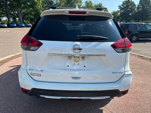 Used 2019 Nissan Rogue SV image 4