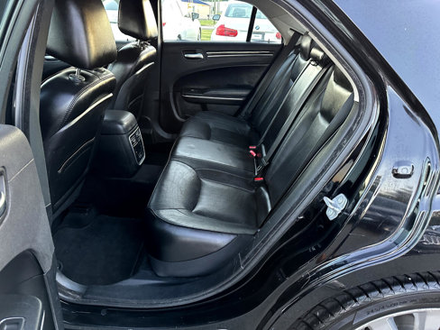 Used 2019 Chrysler 300 Limited image 9