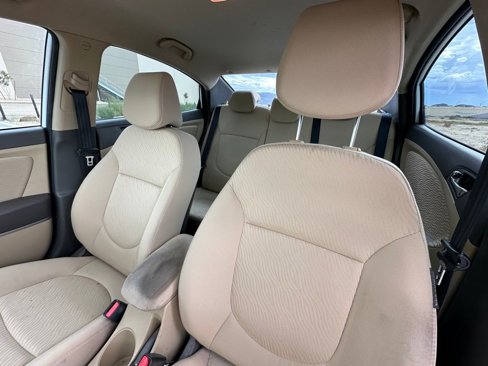 Used 2013 Hyundai Accent GLS w/ Premium Pkg image 9