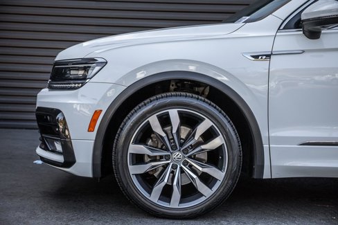 Used 2018 Volkswagen Tiguan SEL Premium w/ R-Line Package image 11