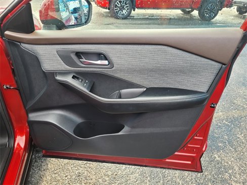 Used 2023 Nissan Rogue SV image 9