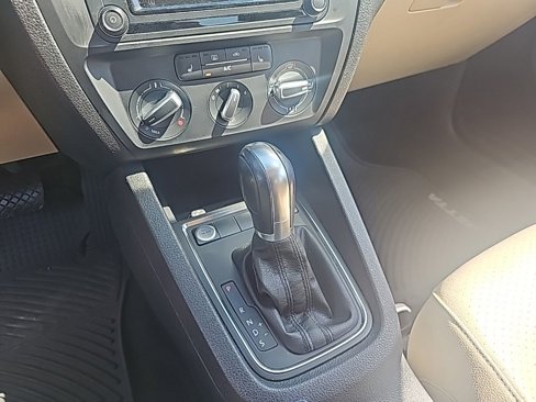 Used 2017 Volkswagen Jetta SE image 33